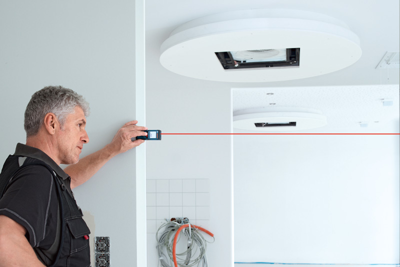 Bosch Laser-Entfernungsmesser GLM 50-27 CG mit 2 x 1,5 V LR6-Batterie (AA)