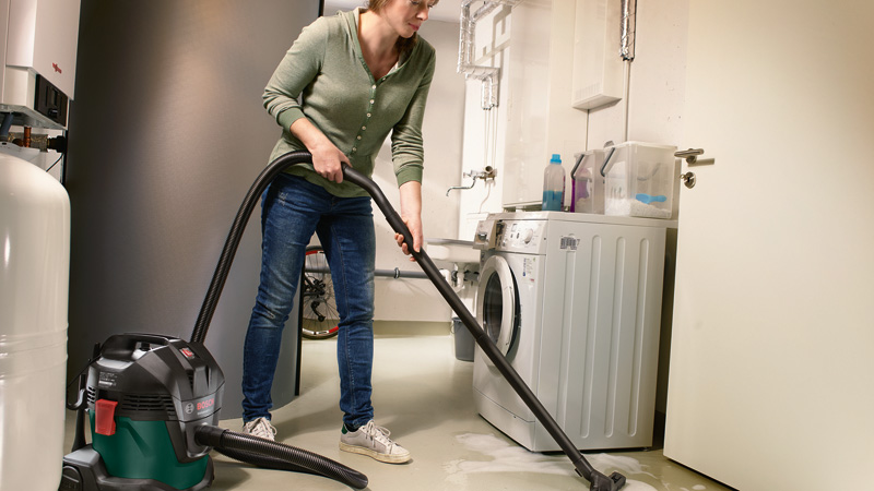 Bosch Akku-Reinigungsgeräte für den Außenbereich Fontus 18V, 1 Akku u. Ladg.
