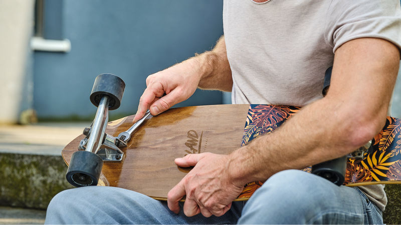 Anwendungsbild, Longboard, Skateboard, Holzdeck, Achsen, Rollen