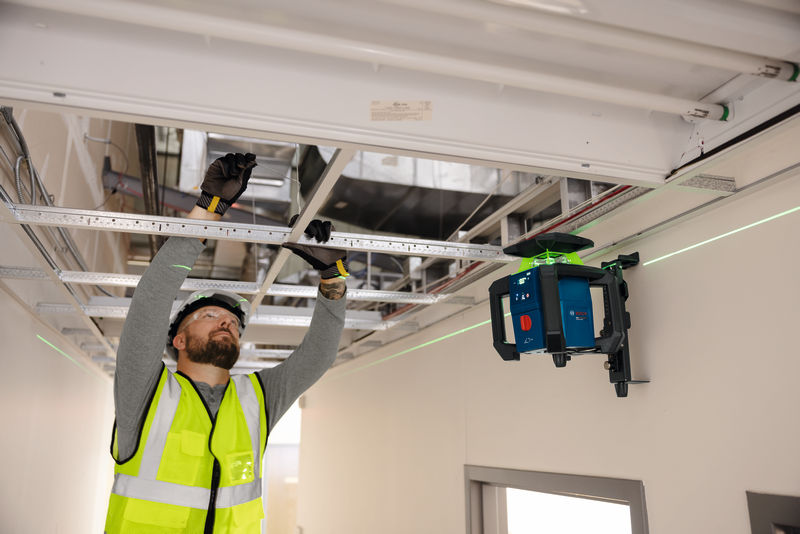 Anwendungsbild, cable tray, construction, safety vest, green laser, industrial equipment