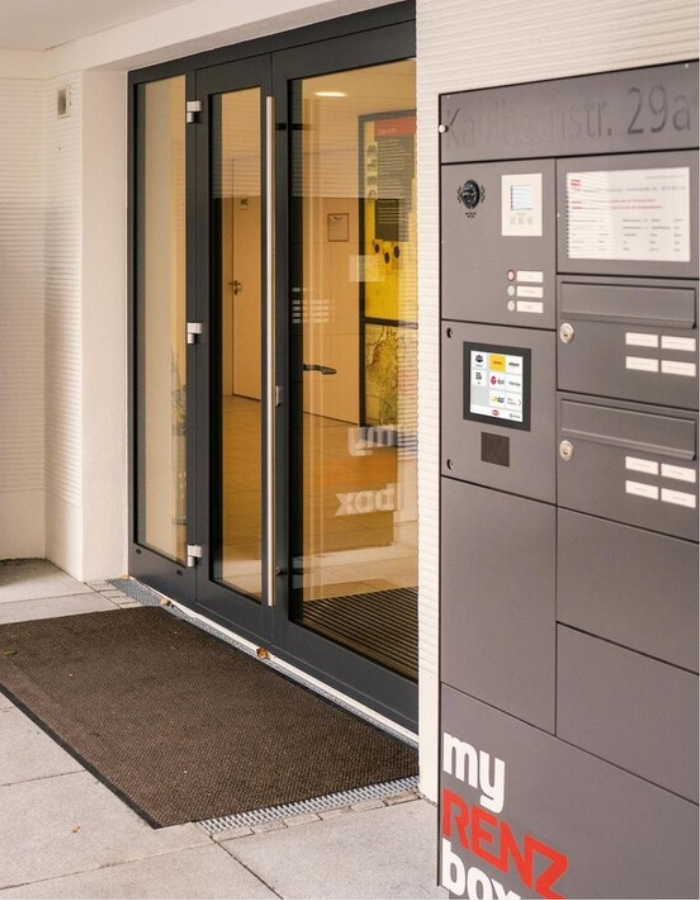 Glas-Tür, Eingang, Empfang, Briefkasten-Unit, Auflagen-/Türmatte