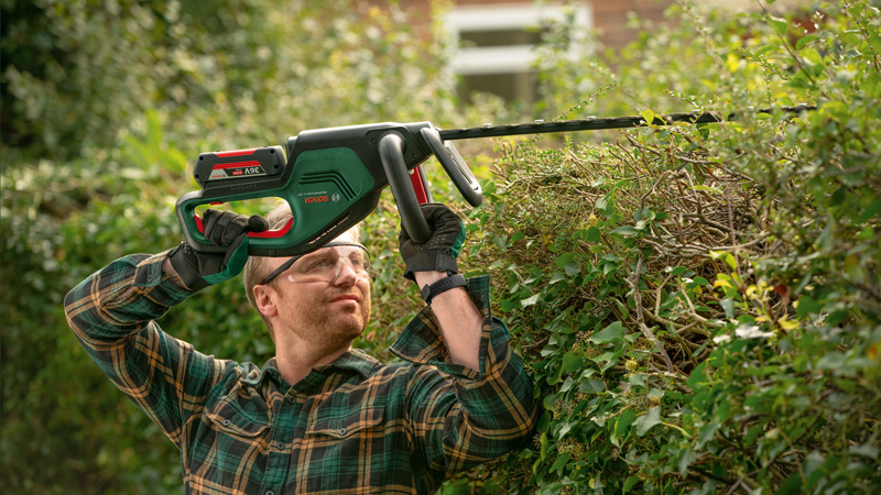 Bosch Akku-Regenwasserpumpen GardenPump 18V-2000: Akku 18V 2.5Ah, Ladegerät AL 1810 CV