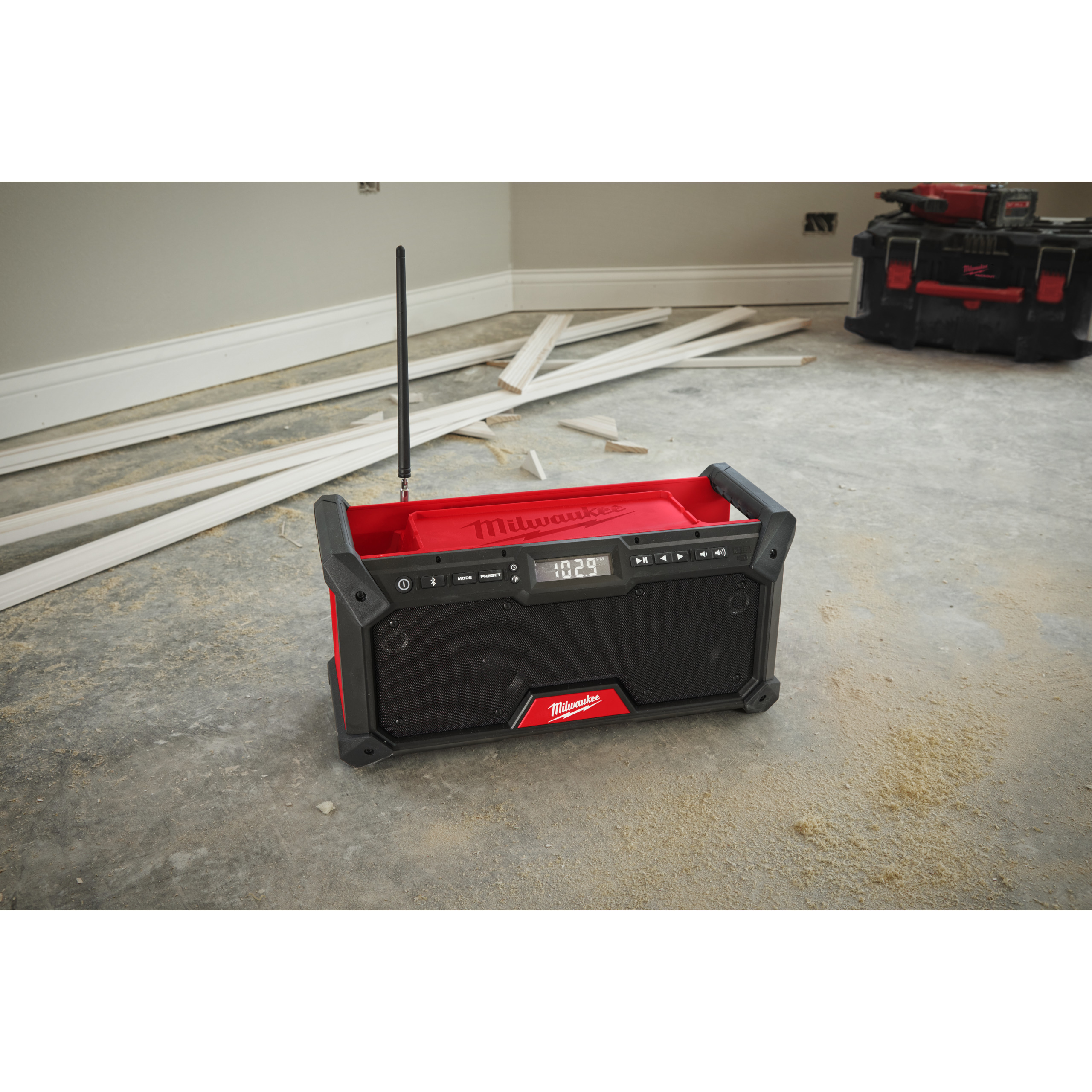 Milwaukee Netz-/Akku-Radio M18 Akku-Baustellenradio DAB+ M18RADDAB+G2-0
