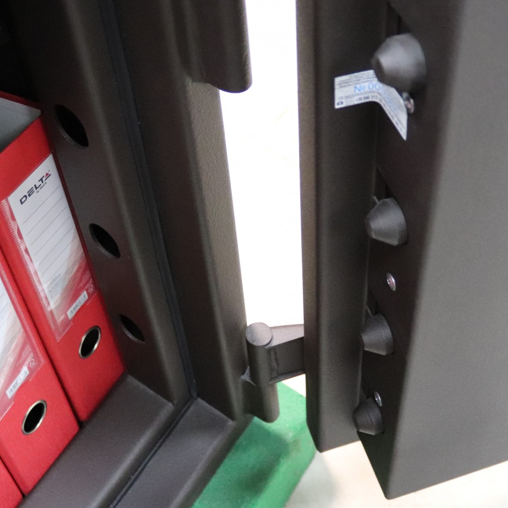 Sicherheitskasten, Feuerlöscher, Baukasten, rote Ordner, Schlosspeitsche?