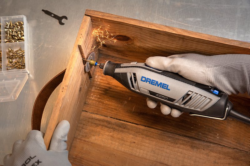 DREMEL 3000-2/25 Multifunktionswerkzeug (130 W), 25 Zubehöre, 2 Vorsatzgerät