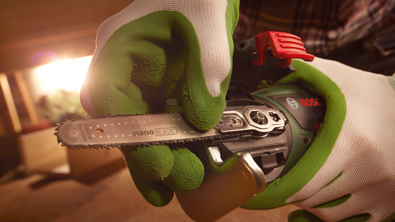 Bosch Akku-Säge EasyCut 12 mit NanoBlade-Technologie, 1 x PBA 12V 2.0 Ah Akku