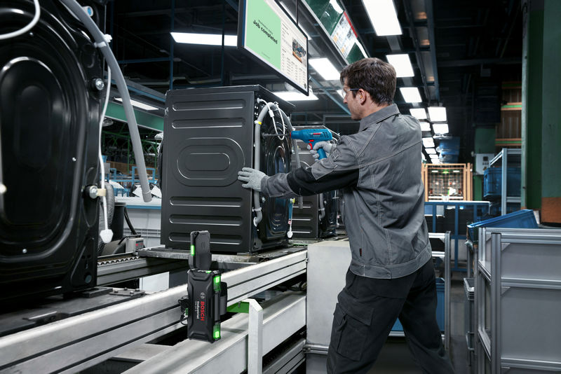 Anwendungsbild, Waschmaschine, Industrieproduktion, Montage, Werkstatt, Handwerkzeug