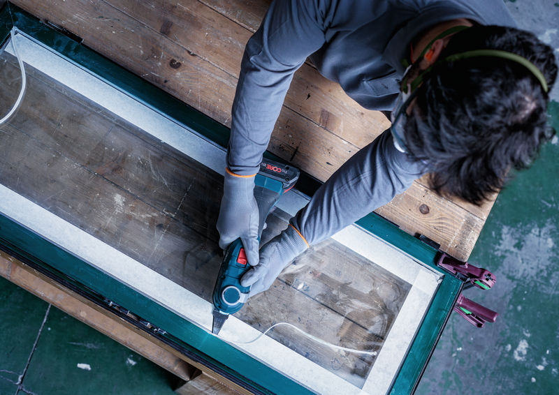 Anwendungsbild, Glas, Verglasung, Werkstatt, Stichwerkzeug, Schutzhandschuhe