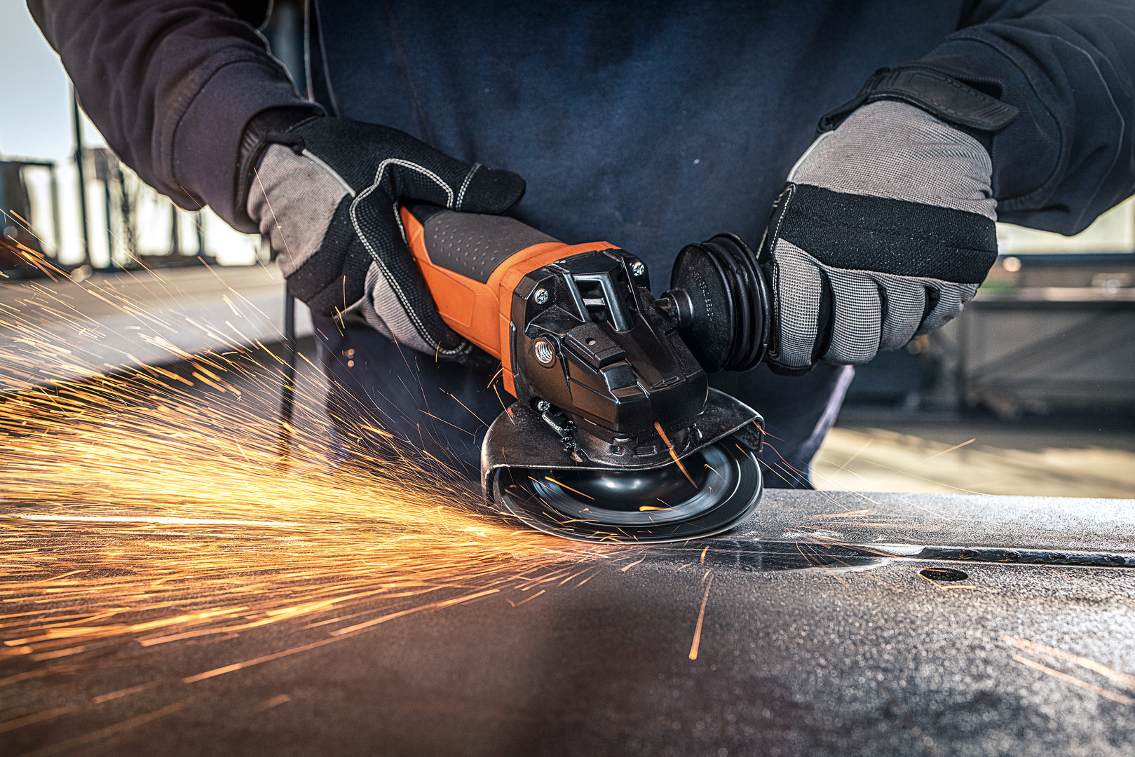 Anwendungsbild, Person, Metallbearbeitung, Maschine, Rad