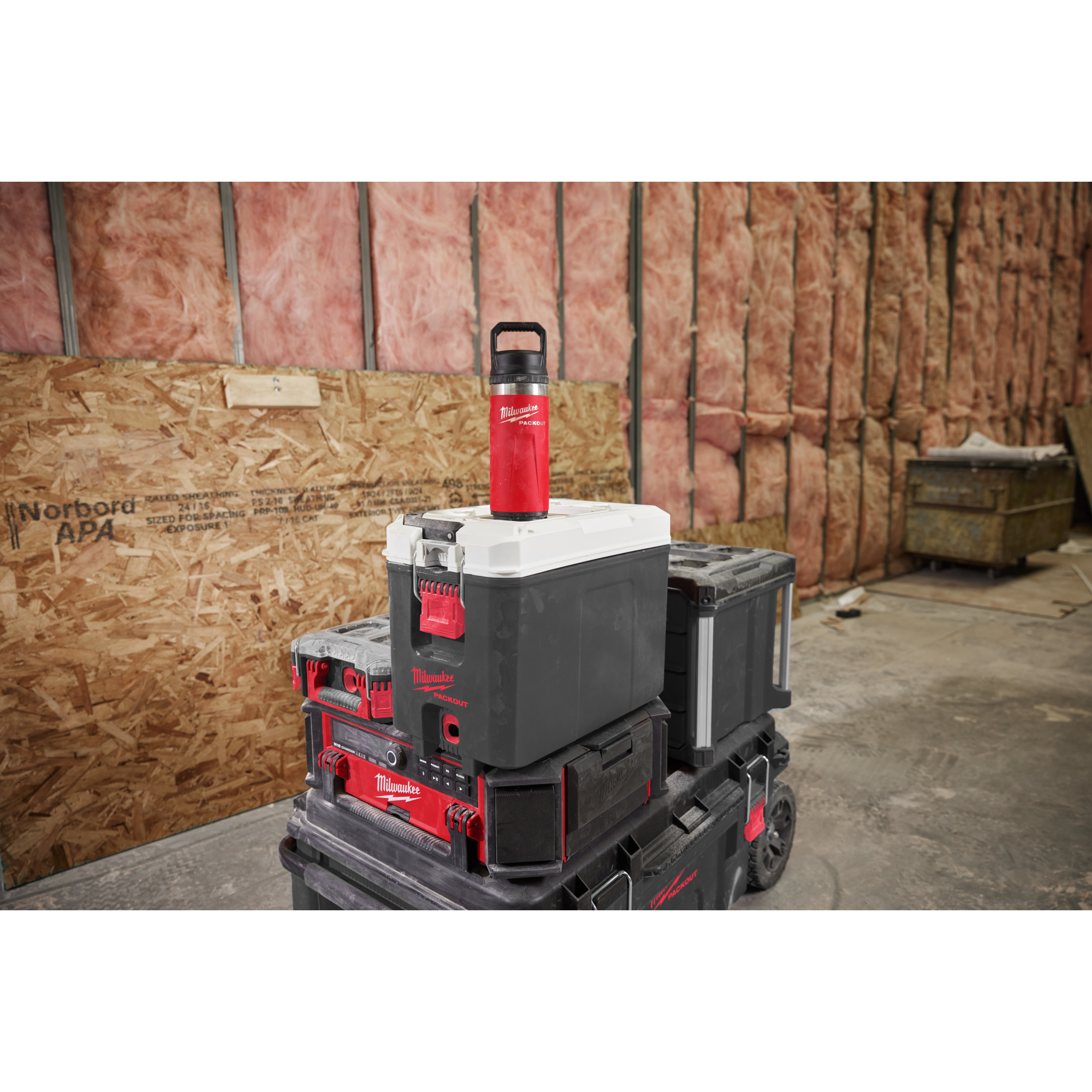 Milwaukee Thermosflasche 700 ml mit Schraubdeckel, rot ﻿PACKOUT Isolierflasche