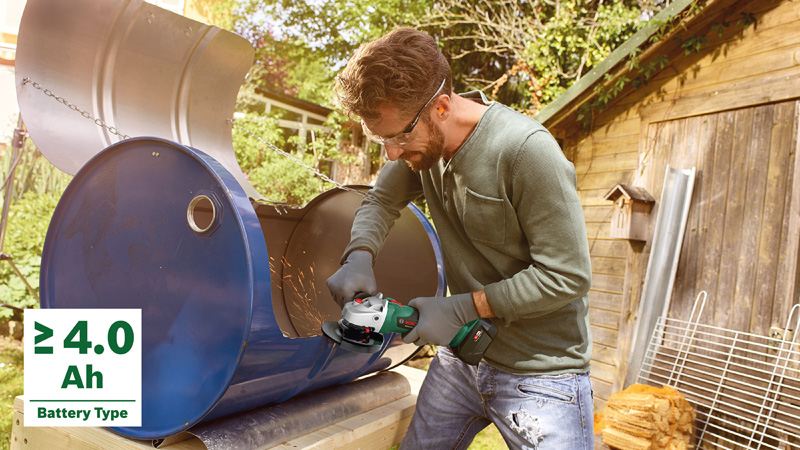 Bosch Akku-Säge mit NanoBlade-Technologie UniversalCut 18V-65, Ladegerät AL 18V-20