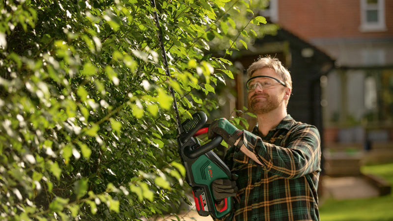 Bosch Akku-Regenwasserpumpen GardenPump 18V-2000: Akku 18V 2.5Ah, Ladegerät AL 1810 CV