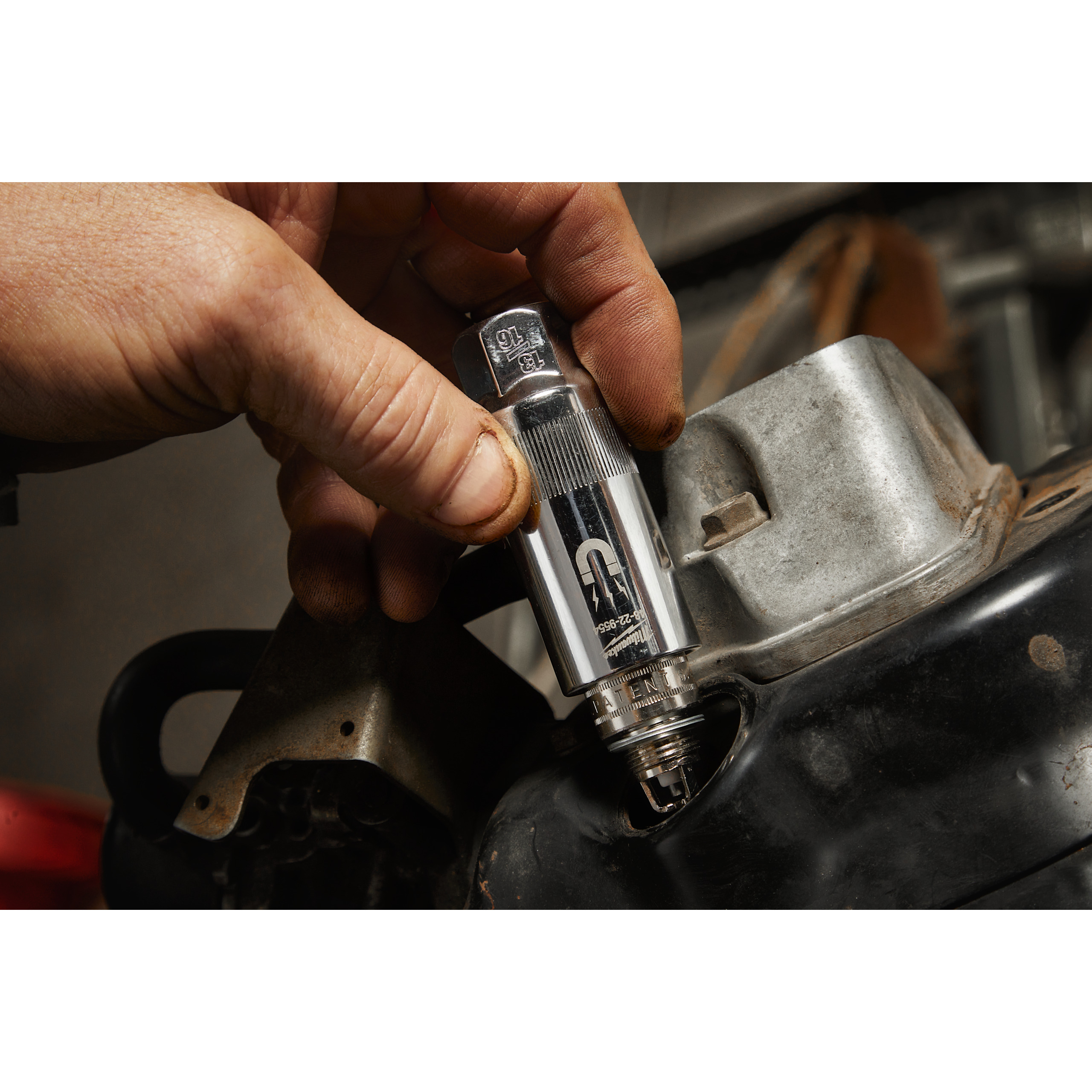 Milwaukee Steckschlüsseleinsatz 13/16", magnetisch für Zündkerzen 3/8"