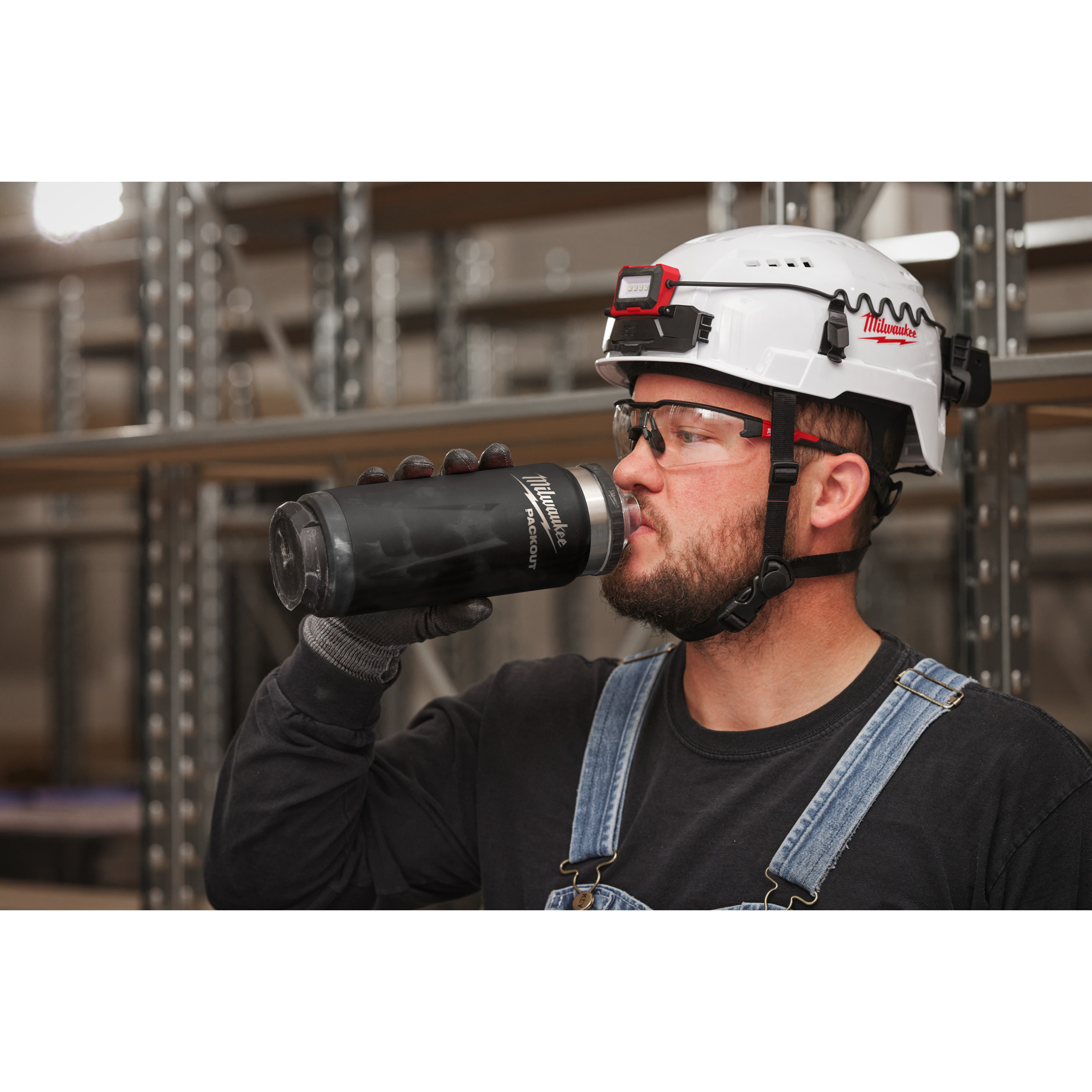 Milwaukee Thermosflasche 530 ml mit Schraubdeckel, schwarz ﻿PACKOUT Isolierflasche