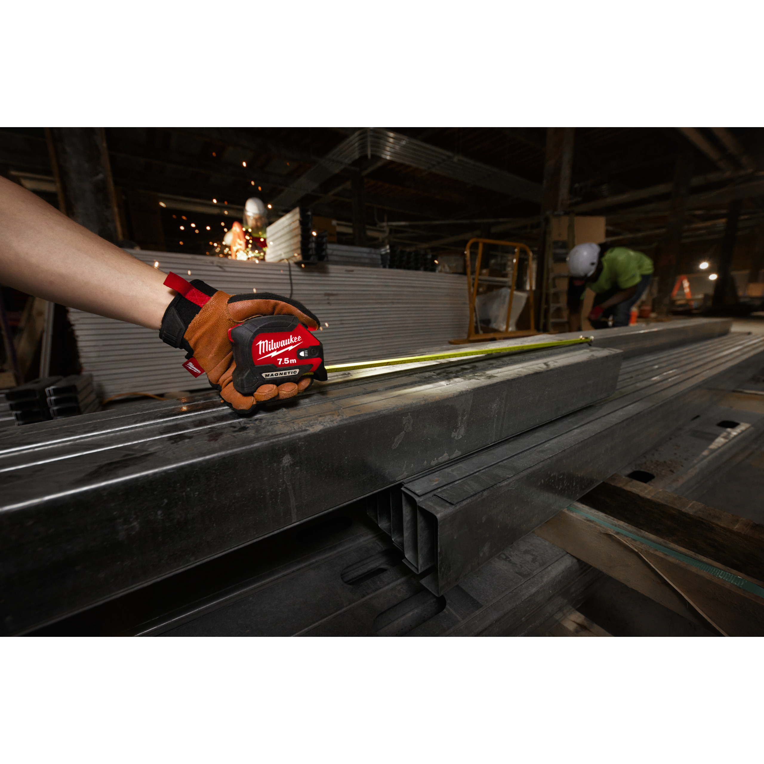 Milwaukee Bandmaß 30 mm breites Band LED-Bandmaß 7,5m/25 ft