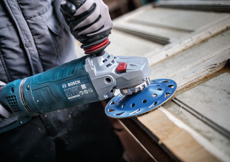 Bosch EXPERT Multi Material Carbide-Topfscheibe mittel, angeschrägt, 180&nbsp;mm, 22,23&nbsp;mm