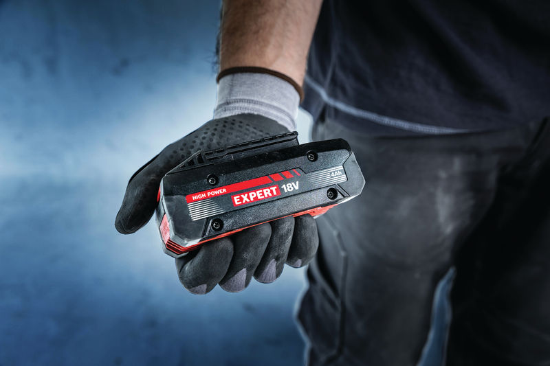 Anwendungsbild, 20V-Akku, akkubetriebenes Werkzeug, Batteriepack, handliche Batterie, Werkzeugzubehör