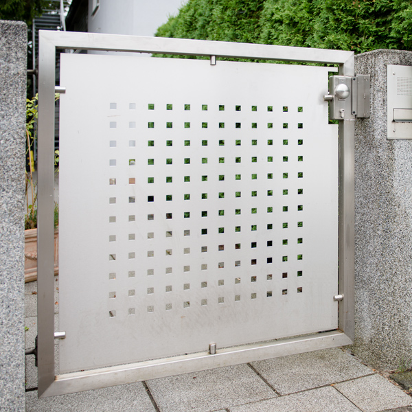 metalltor, Torplatte, perforiertes Panel, Stahlzaun, Quadratlöcher