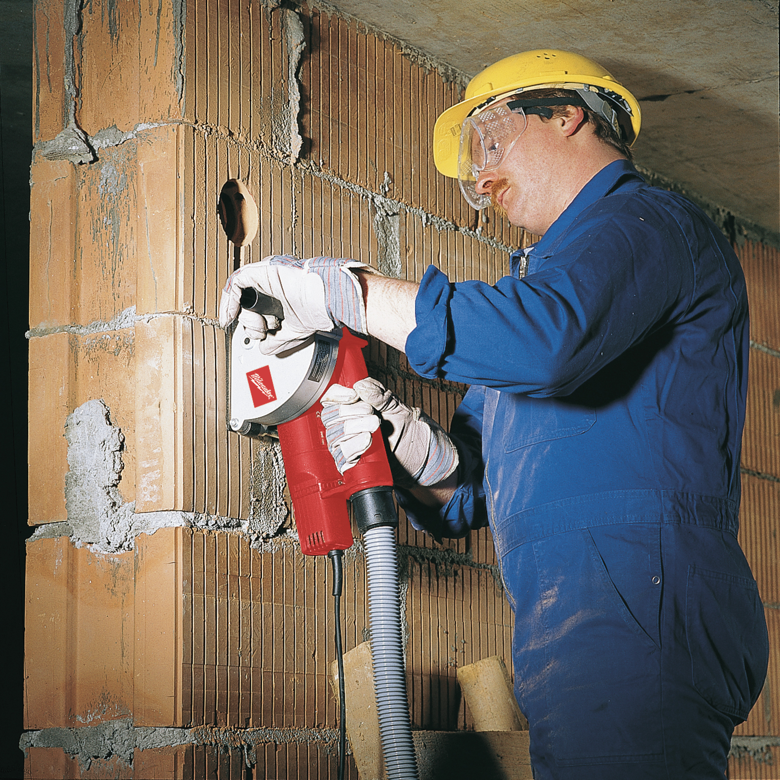 Milwaukee Mauernutfräse WCE30