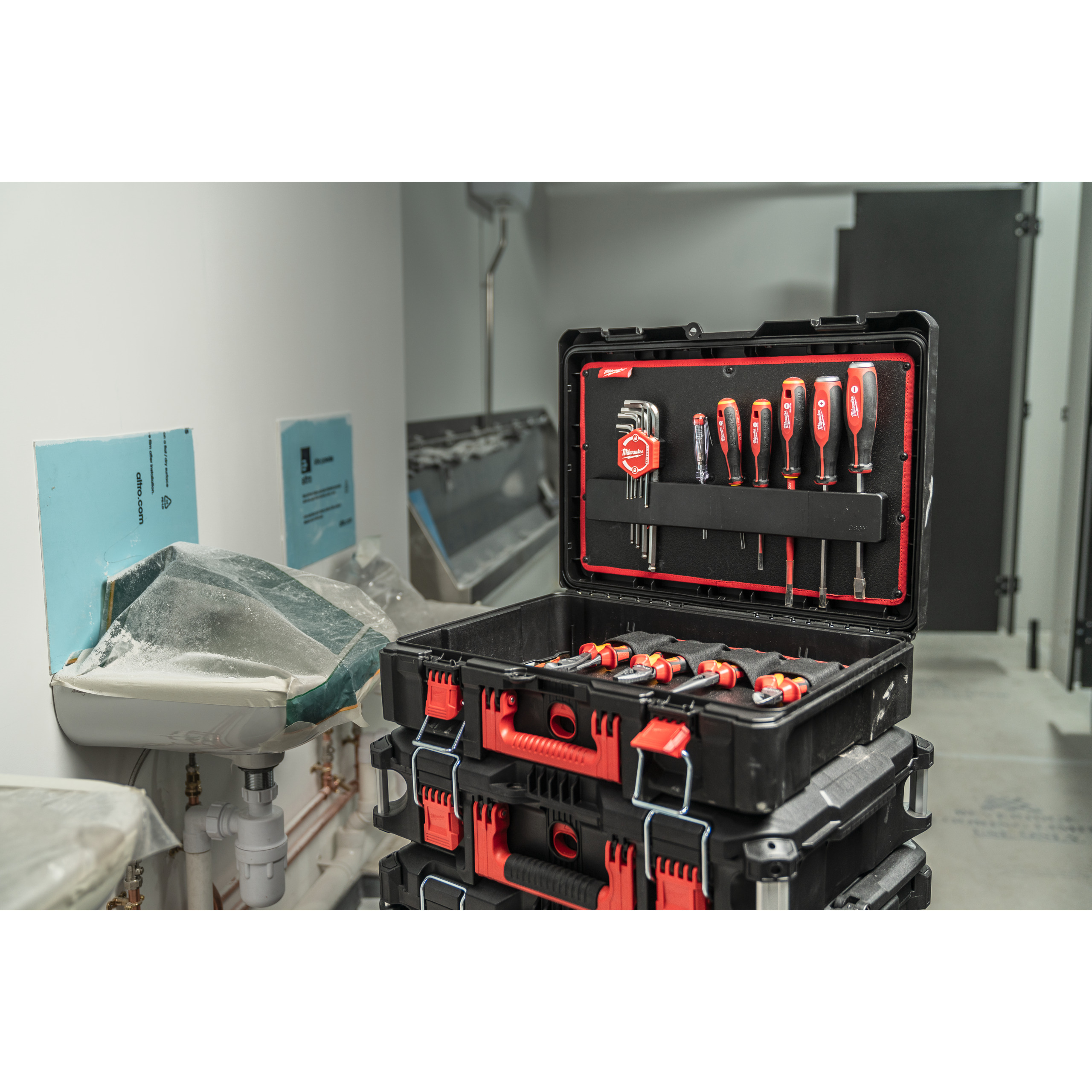 Milwaukee Installateur Handwerkzeug-Koffer im PACKOUT Koffer Installateur-Handwerkzeuge Set 73-teilig