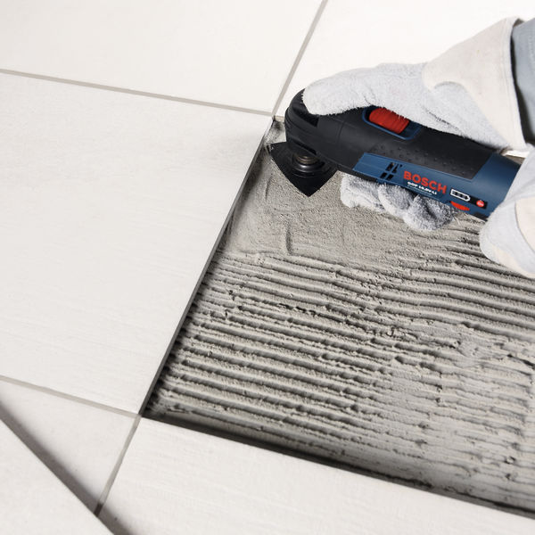 Anwendungsbild, Fliesenlegewerkzeug, Schleifer, Kantenbearbeitung, Fliesenboden, Utility Tool