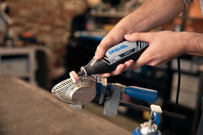 Dremel 3000-15 Multifunktionswerkzeug (130 W) mit 15 Zubehöre