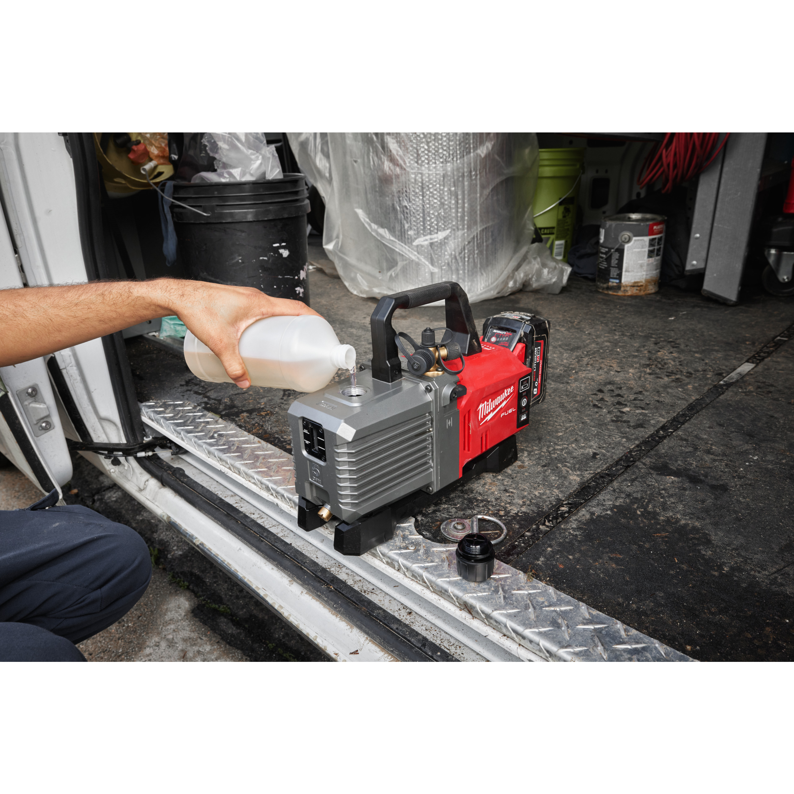 Milwaukee Akku-Vakuum Pumpe M18 FUEL M18FVP5-0